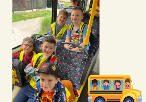 Dzieci jadą autobusem