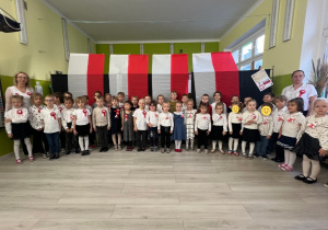 Dzieci śpiewają Hymn