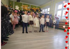 Dzieci z grupy III recytują wiersze