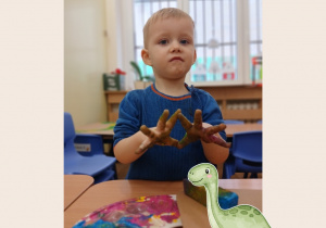 Gabryś maluje farbami