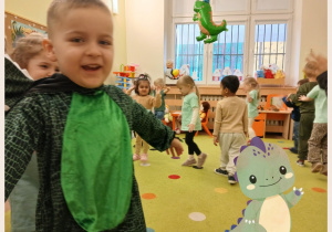 Dzieci bawią się i tańczą