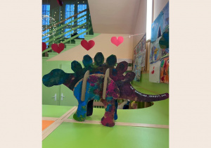Dinozaur wykonany przez dzieci z grupy I