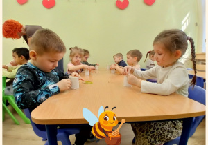 Dzieci tworzą własne świece