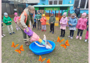 Ciocia Asia topi Marzannę