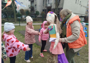 Dzieci żegnają Marzannę