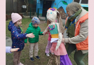 Dzieci żegnają Marzannę